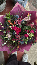 Load image into Gallery viewer, CHRISTMAS VASE WORKSHOP
